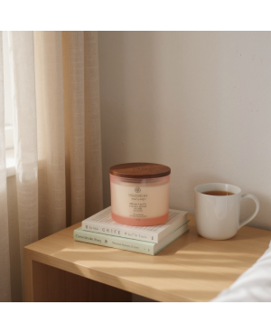 Vonná svíčka Chesapeake Bay Stillness & Purity 3 knoty – intenzivní vůně a elegantní plamen